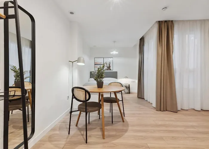 Limehome Carrer Del Pare Palau I Quer فالنسيا